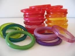 Chiedilo a S. : Lui...vuole rendere il suo stile più femminile