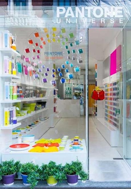Pantone sbarca a Milano e colora il suo primo store