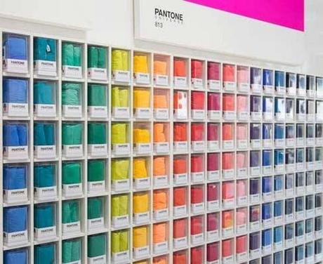 Pantone sbarca a Milano e colora il suo primo store