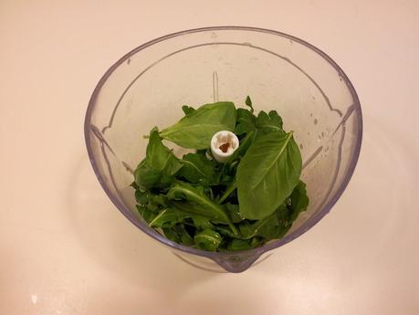 Orecchiette con crema di rucola e pachino