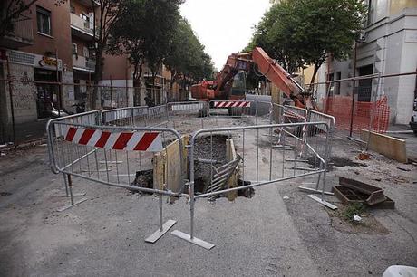 IO MI DOMANDO E DICO: MA SE NON RIUSCIAMO NEMMENO A RIPARARE UNA BUCA NEI TEMPI PRESTABILITI, COME POSSIAMO PENSARE DI ORGANIZZARE LE OLIMPIADI?