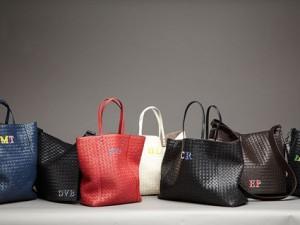Bottega-Veneta-presenta-Initials-per-personalizzare-borse-ed-accessori-300x225