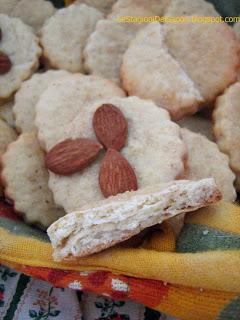 BISCOTTI CON RICOTTA E MANDORLE