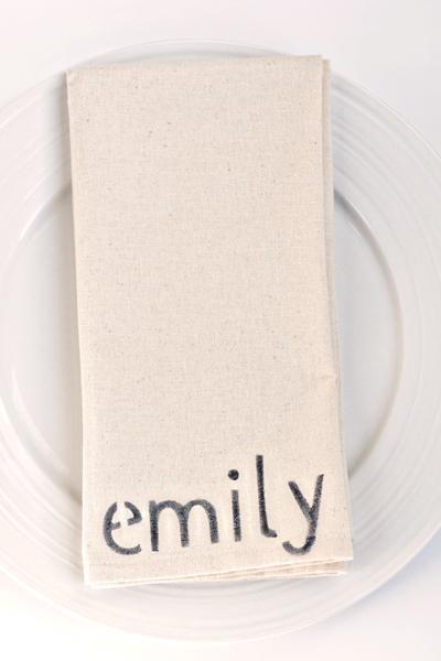 DIY: tovaglioli personalizzati. DIY: tovaglioli personalizzati.