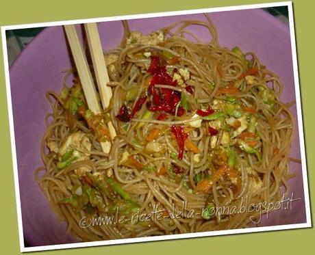 Spaghetti di riso con uova, verdure e peperoncino (11)