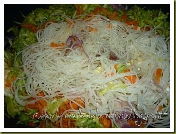 Spaghetti di riso con uova, verdure e peperoncino (6)