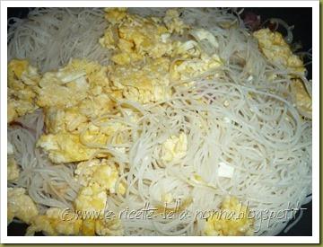 Spaghetti di riso con uova, verdure e peperoncino (5)