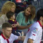 Shakira allo stadio con Milan: papa Gerard è in campo01