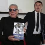 Roberto Cavalli presenta la sua autobiografia: ospite Matteo Renzi (foto)