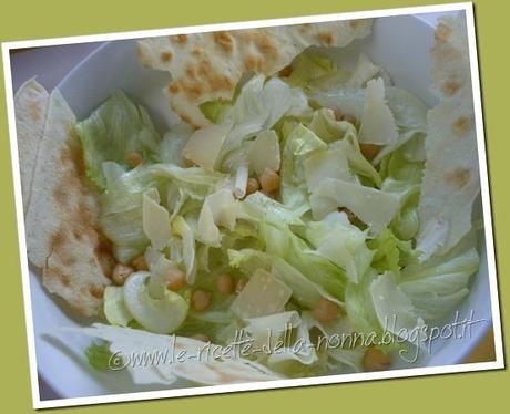 Insalata verde con ceci lessati, pane carasau e pecorino stagionato (11)