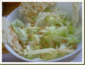 Insalata verde con ceci lessati, pane carasau e pecorino stagionato (10)