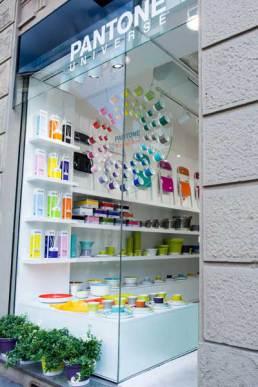 Pantone dai numeri alle Boutique