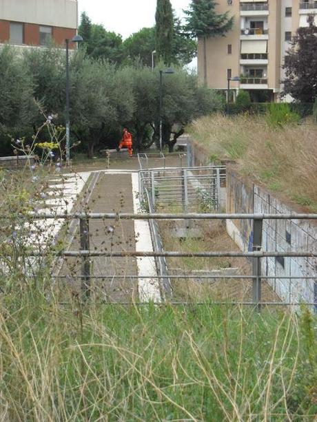 Giardino pubblico 'Guido Rossa' a Settecamini. Ecco il reportage sul degrado