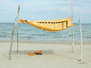 Pace e creatività sulla spiaggia degli artisti di Lido di Classe