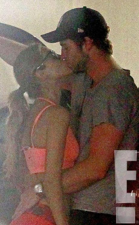 liam hemsworth eiza gonzales