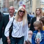 Valeria Mazza, shopping a Milano con Alejandro Gravier e figli 01