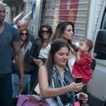 Claudia Galanti e Arnauld Mimran, shopping a Milano01