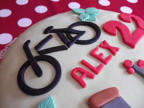 Buon compleanno ad Alex per i suoi 22 anni! La torta che mi...
