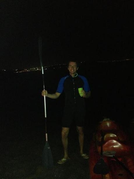 Canoa di notte nel golfo di Napoli