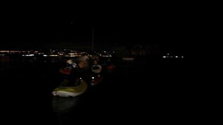 Canoa di notte nel golfo di Napoli