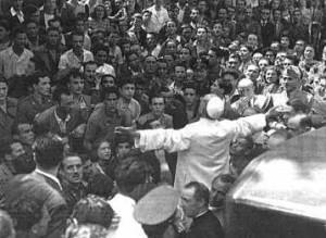 I papi e la guerra Pio XII a san lorenzo 300x219 I papi e la guerra