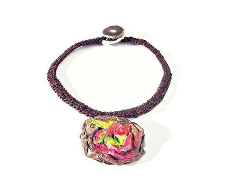 LA CARTA SUSSURÒ AL COLORE LA FORMA: GLI ACCESSORI DI QUASI CARAMELLE Quasi Caramelle - flora brown - collana