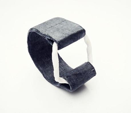 LA CARTA SUSSURÒ AL COLORE LA FORMA: GLI ACCESSORI DI QUASI CARAMELLE Quasi caramelle - half roun grey - bangle