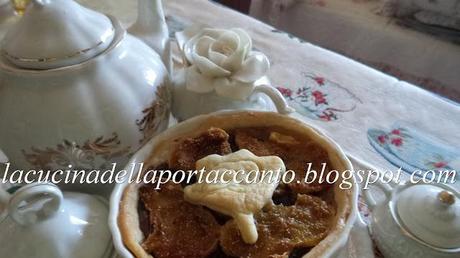 Piccole torte fiorite alla crema di nocciole piemontesi e fichi bianchi del Cilento