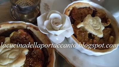 Piccole torte fiorite alla crema di nocciole piemontesi e fichi bianchi del Cilento