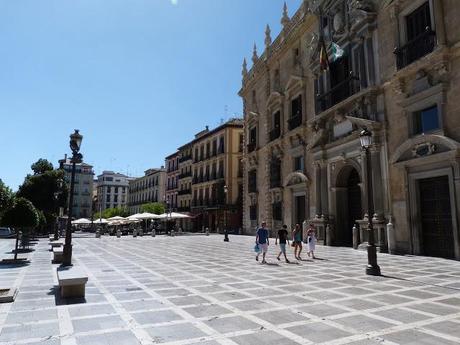 Malaga, Granada, Cordoba, Siviglia. Era la Spagna povera, ora ci fa semplicemente paura fare il confronto. Un eccezionale reportage ragionato