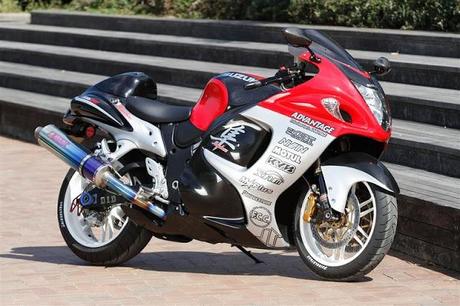 Suzuki GSX-R 1300 by Advantage