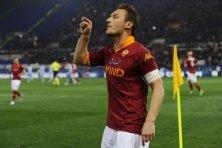 UFFICIALE - Totti rinnova fino al 2016 con la Roma