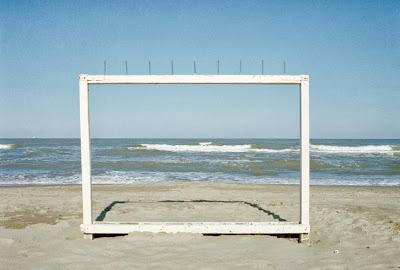 LUIGI GHIRRI: una piccola smagliatura sulla superficie delle cose