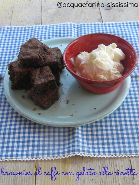 brownies al caffè con gelato alla ricotta