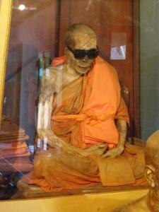 Shugendo: antica forma di Buddismo in cui i monaci praticavano il processo di auto – mummificazione