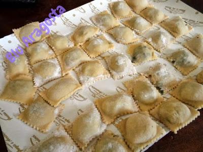 Raviolis aux escargots, crème de champignon et curry, ravioli alle lumache conditi con crema di champignon e curry