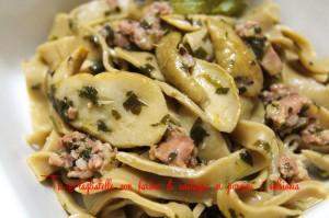 TAGLIATELLE CON FARINA DI CASTANGNE AI  FUNGHI PORCINI E SALSICCIA