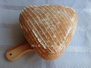 Pane nel cestino da lievitazione