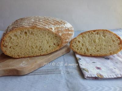 Pane nel cestino da lievitazione