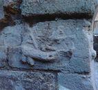 La prima pietra della città con raffigurato il pene come simbolo di fertilità.