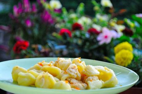 Orecchiette con spada mandorle e arance