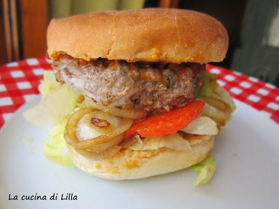 Pizza e Pane: Hamburger made home con cipolle caramellate