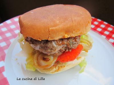 Pizza e Pane: Hamburger made home con cipolle caramellate