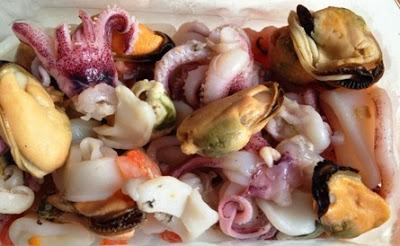 Mammazan si riposa e Luigi cucina il Riso Venere con frutti di mare