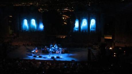 Patti Smith: la Sacerdotessa del Rock Incanta Taormina