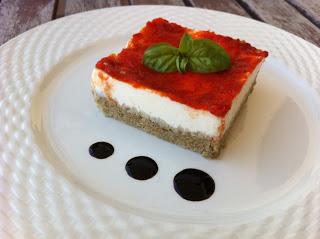 CHEESECAKE SALATA AL GRANO SARACENO CON SALSA DI PEPERONI E GLASSA AL BALSAMICO