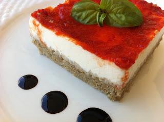 CHEESECAKE SALATA AL GRANO SARACENO CON SALSA DI PEPERONI E GLASSA AL BALSAMICO