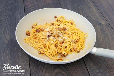 spaghetti carbonara rigatoni