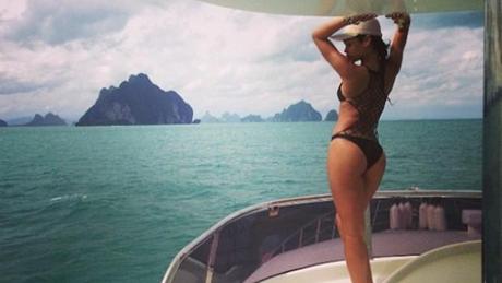 themusik rihanna relax sexy hot bikini thailandia instagram Rihanna, in viaggio in Thailandia, mostra le sue forme
