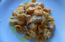 Orecchiette con salsiccia e funghi